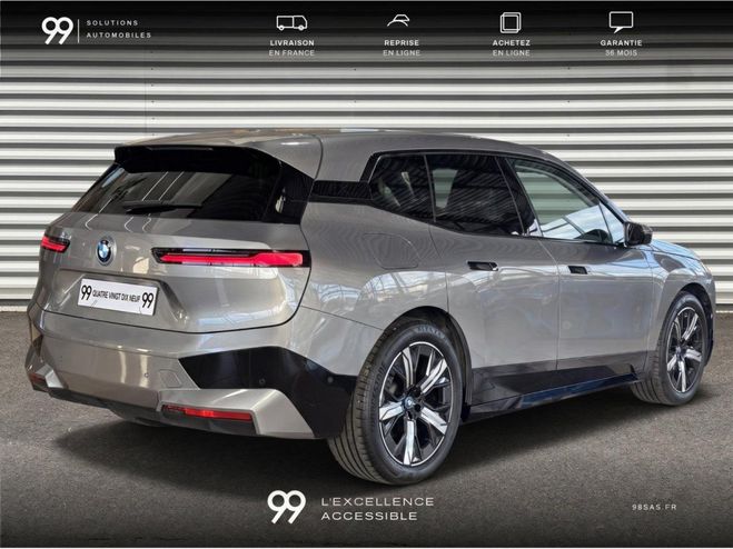 BMW IX xDrive 40 Pack Sport _ 1�re main_ 2023_  GRIS de 2023