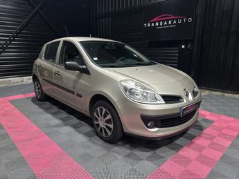  Voir d&eacute;tails -Renault Clio III 75 Expression 5 cv Distribution ok C &agrave; Douai (59)
