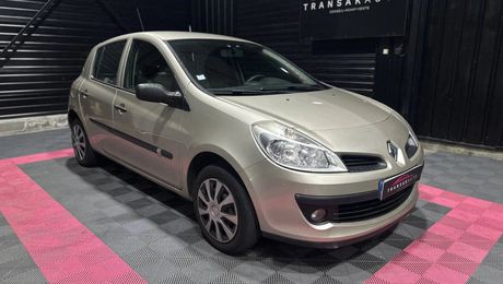 Renault Clio III 75 Expression 5 cv Distribution ok C 2007 d'occasion a Douai (59)