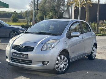  Voir d&eacute;tails -Toyota Yaris 1.3i VVT-i 16v Follow Me &agrave; P�ruwelz (76)