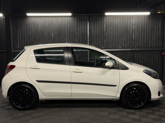 Toyota Yaris III 69 VVT-I DESIGN 5P Blanc M�tallis� de 2012