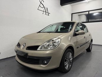  Voir d&eacute;tails -Renault Clio III 1.6 16V 110 Privil�ge Proactive Auto &agrave; Villeneuve-Loubet (06)