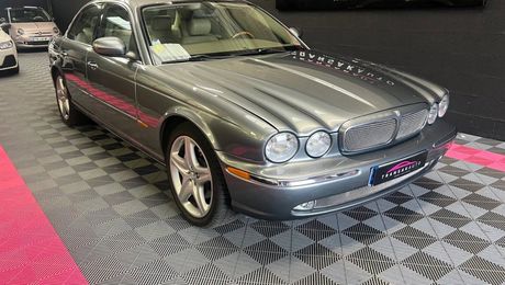Jaguar XJ 8 4.2 V8 298 CV Sovereign 2006 d'occasion a Dieppe (76)