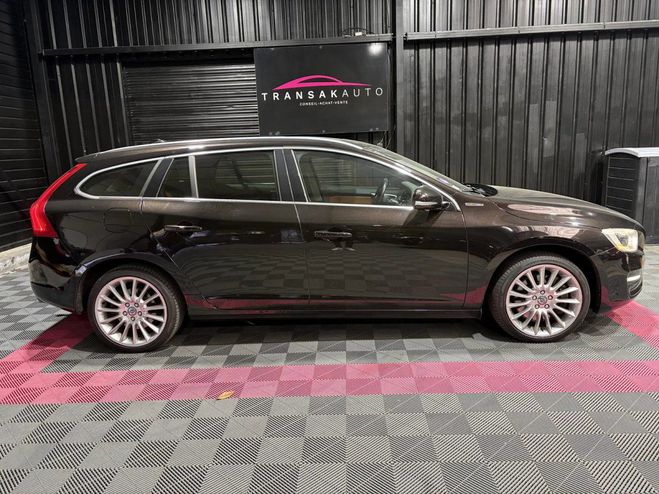 Volvo V60 D6 AWD Plug-in Hybrid SUMMUM 215 Marron de 2014