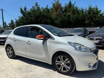 Peugeot 208 1.6 VTI 120CV PACK ROLAND GARROS 5 PORTE 2014 d'occasion a Saint-Martin-d'Abbat (45)