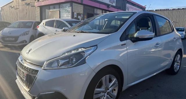 Peugeot 208 (2) 1.2 VTi 82 SIGNATURE 5P GPS FAIBLE K 2018 d'occasion a Coigni�res