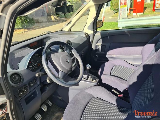 Peugeot 1007 1.4 HDI 70 SPORTY Gris de 2008
