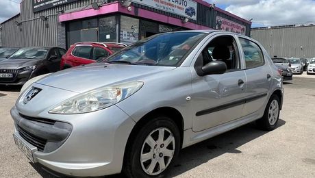 Peugeot 206 1.1 60 URBAN 5P 64000KM HISTOVEC FAIBLE 2010 d'occasion a Coigni�res (78)
