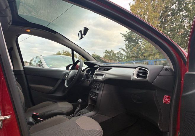 Citroen C3 1.6 hdi 75 cv 2015 66500 kms pare brise  Rouge de 2015