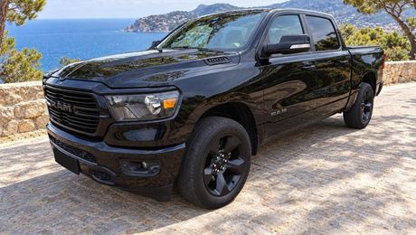 Dodge Ram 1500 5.7 V8 HEMI Big Horn Crew Cab 4x4 B 2019 d'occasion a Mennecy (91)