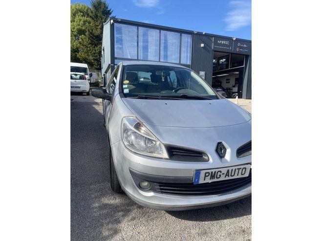 Renault Clio 1.5 dCi - 85 III BERLINE Confort Dynamiq GRIS CLAIR de 2006