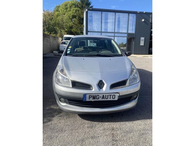 Renault Clio 1.5 dCi - 85 III BERLINE Confort Dynamiq GRIS CLAIR de 2006