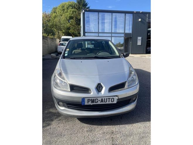 Renault Clio 1.5 dCi - 85 III BERLINE Confort Dynamiq GRIS CLAIR de 2006