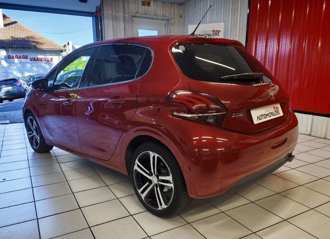 Peugeot 208 1.2L VTI GT LINE 110CV EMBRAYAGE NEUF DI Rouge de 2017