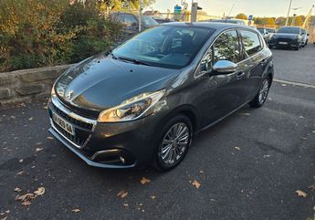  Voir d&eacute;tails -Peugeot 208 1.2l Ess 82ch 1er Main 82 000km &agrave; Sannois (95)