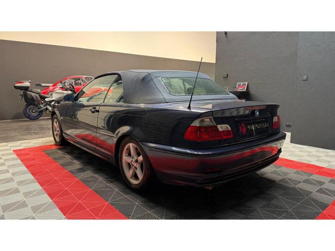 BMW Serie 3 323i CABRIOLET E46 170CH 2,5L CAPOTE ELE BLEU FONCE de 2000