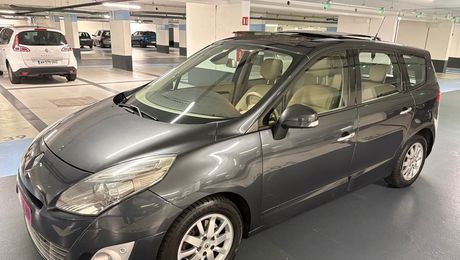 Renault Grand Scenic 2.0 140 CVT Jade 5pl suivi Renault vidan 2010 d'occasion a Rueil-Malmaison (92)