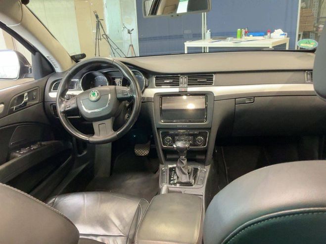 Skoda Superb 3.6 V6 Elegance 4x4 DSG6 Noir de 2011