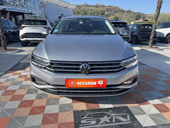 Volkswagen Passat SW VIII 2.0 TDI 150 DSG BUSINESS GPS Att Gris Clair de 2023