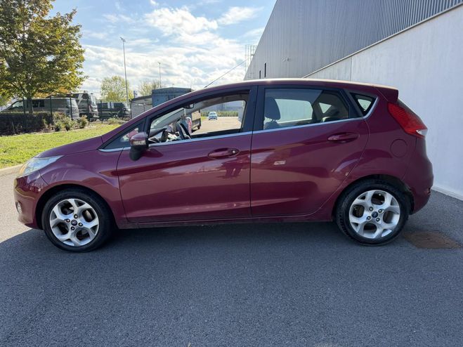 Ford Fiesta Titanium - Distribution OK Regulateur Bl Rouge de 2009