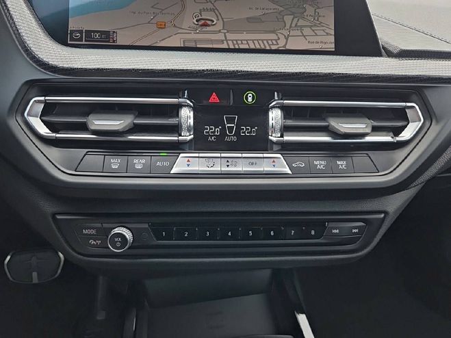 BMW Serie 1 118i 136 ch DKG7 M Sport 5p SKYSCRAPER GRAU METALLIC de 2022