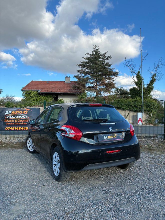 Peugeot 208 1,2i 82CH ACTIVE (COURROIE DE DISTRIBUTI Noir de 2014
