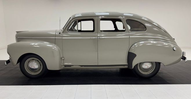 Nash Ambassador 600 4 Door Sedan Gris de 1941