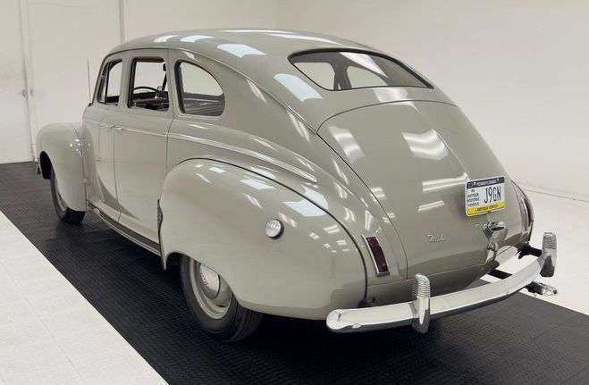 Nash Ambassador 600 4 Door Sedan Gris de 1941