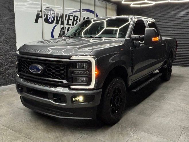 Ford F250 F-250 Super Duty XLT 4x4 4dr Crew Cab 6. Gris de 2025