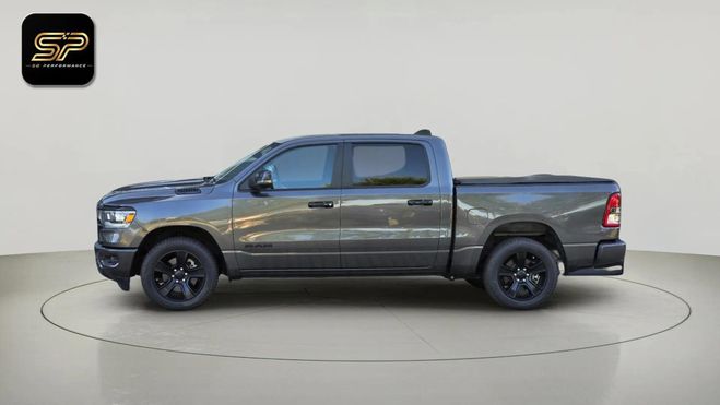 Dodge Ram 1500 BIG HORN NIGHT CREW CAB 4X4 * 5.7 V Gris de 2023