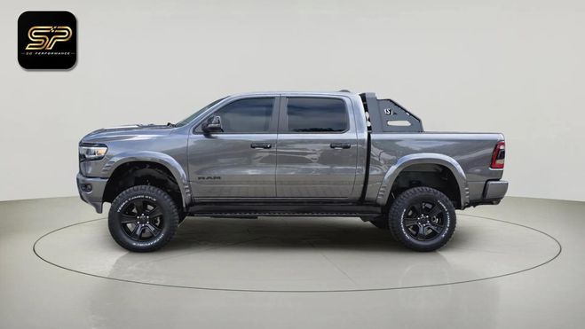 Dodge Ram BIG HORN NIGHT CREW CAB 4X4 * 5.7 V8 401 Gris de 2024