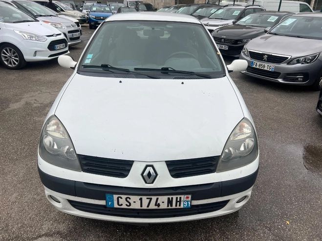 Renault Clio II (2) CAMPUS 1.2 16V 75 AUTHENTIQUE Blanc de 2005