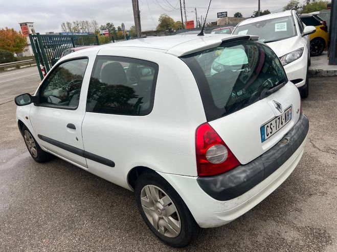 Renault Clio II (2) CAMPUS 1.2 16V 75 AUTHENTIQUE Blanc de 2005