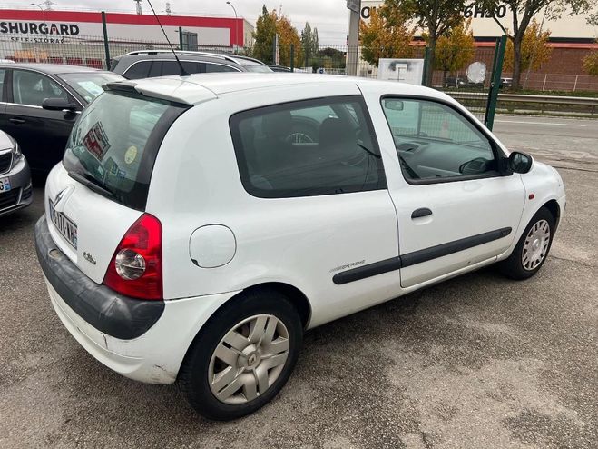 Renault Clio II (2) CAMPUS 1.2 16V 75 AUTHENTIQUE Blanc de 2005