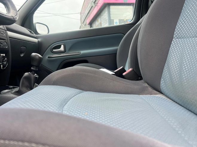 Renault Clio II (2) CAMPUS 1.2 16V 75 AUTHENTIQUE Blanc de 2005