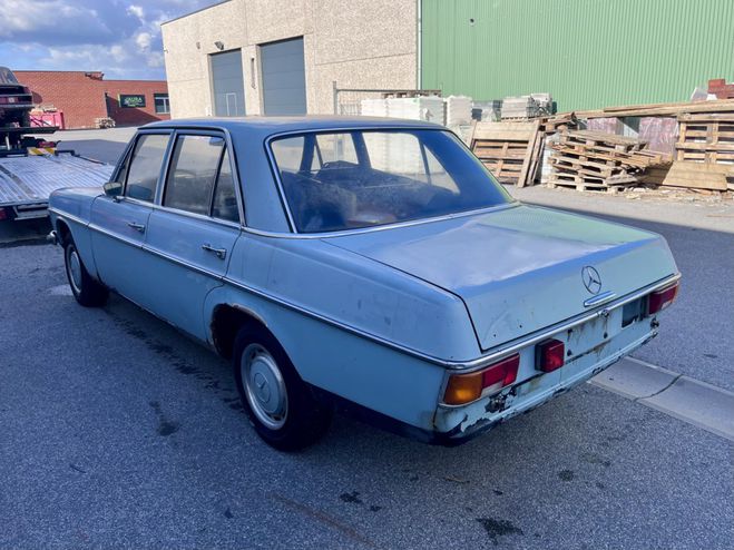 Mercedes 200 � Stroke Eight � Bleu honrizon de 1970