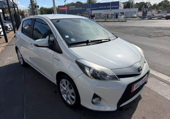 Toyota Yaris 1.5 hybrid 100vh Dynamic Blanc de 2012