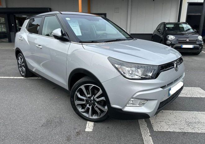 Ssangyong Tivoli 160 e-XDI 115ch 2WD Sport Bi-Ton Gris de 2016