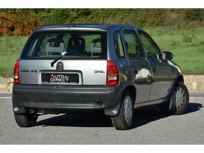 Opel Corsa 1.4i 16V - 90 - BVA B 1993 BERLINE Viva  GRIS de 1995