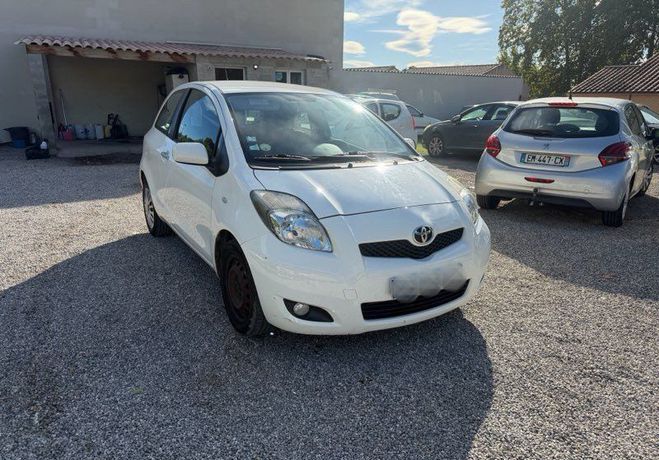 Toyota Yaris D4-d 90 cv bv6 Blanc de 2011