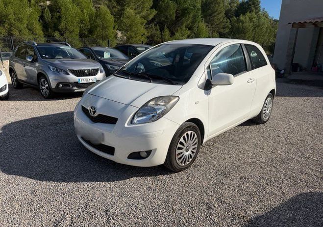 Toyota Yaris D4-d 90 cv bv6 Blanc de 2011