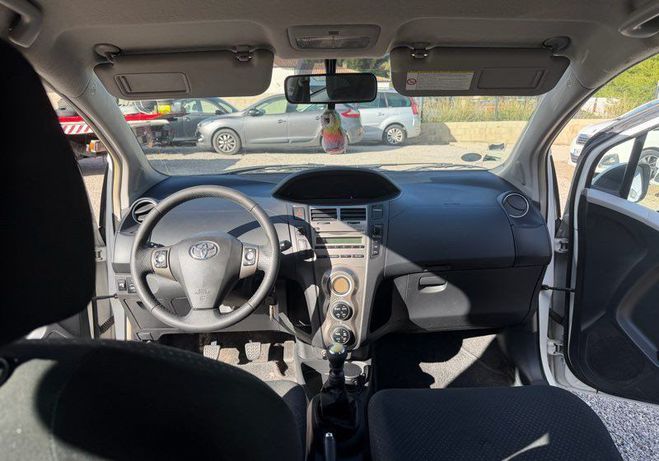 Toyota Yaris D4-d 90 cv bv6 Blanc de 2011