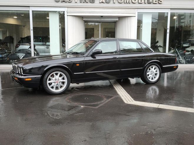 Jaguar XJ 8 XJ 8 3.2i V8 - BVA 8 1997 BERLINE . NOIR de 1998