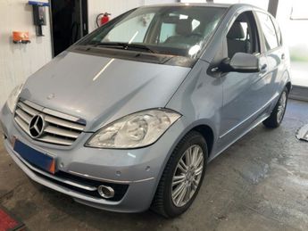  Voir d&eacute;tails -Mercedes Classe A 170 BE ELEGANCE CVT &agrave; Cannes (06)