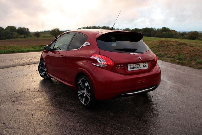 Peugeot 208 GTI SPORT 200 CV GPS 3D CLIM MI/CUIR JA  Rouge de 2015
