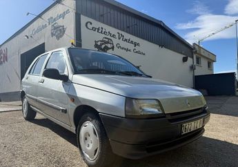  Voir d&eacute;tails -Renault Clio 1.4 s�rie 1 phase &agrave;   La Boisse (01)