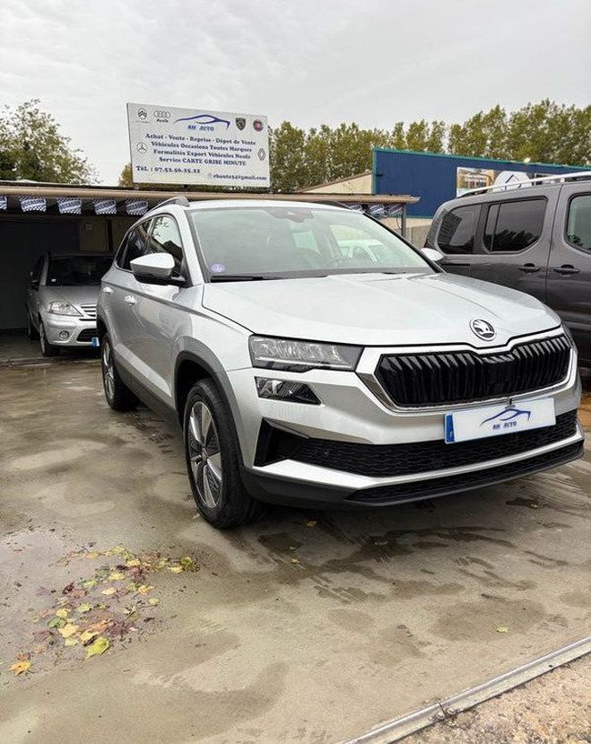 Skoda Karoq 1.5 tsi 2024 Gris de 2024