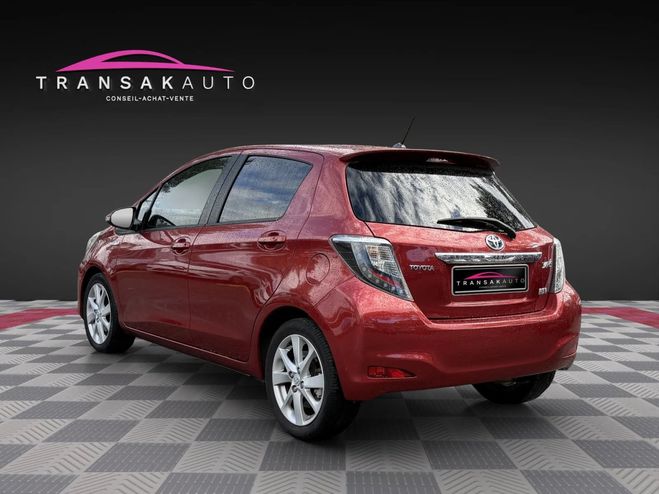 Toyota Yaris 1.5 VVT-i HSD HYBRIDE 100h E-CVT - Toit  Rouge de 2012