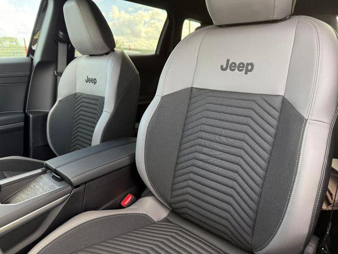 Jeep Compass 1.2 Turbo T3 145 ch BVR6 e-Hybrid Summit noir de 2026