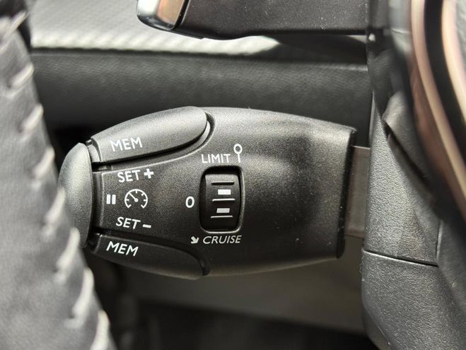 Peugeot 208 Hybrid 100 e-DCS6 Style noir de 2025